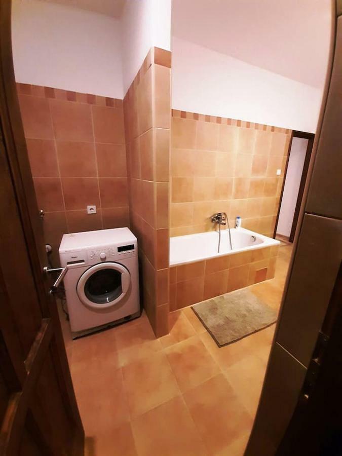 2 Bedroom Apartment Near Heroes Square Budapest Exterior foto